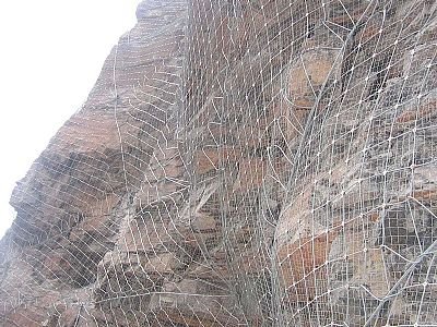 重慶第三繞城高速公路葛洲壩五公司主動(dòng)網(wǎng)邊坡防護(hù)
