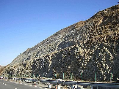 綿西高速三標(biāo)改路基工程邊坡防護(hù)網(wǎng)施工