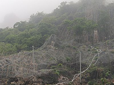 南寧鐵路局主被動(dòng)防護(hù)網(wǎng)施工